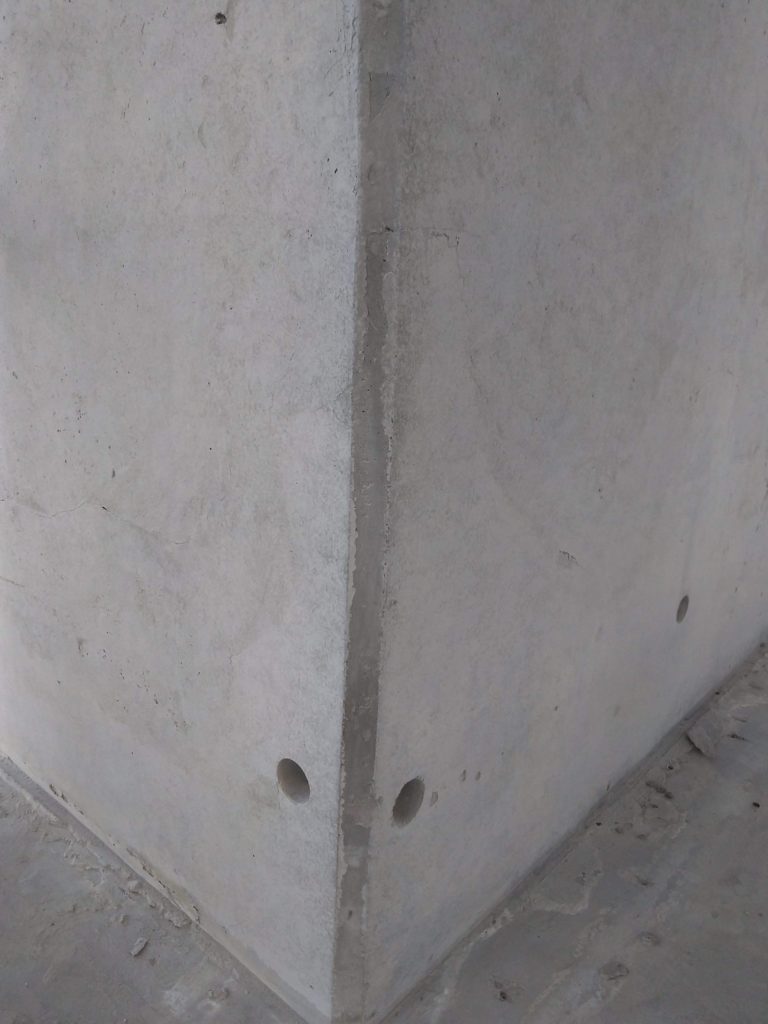 プレキャストコンクリートの色合わせ補修