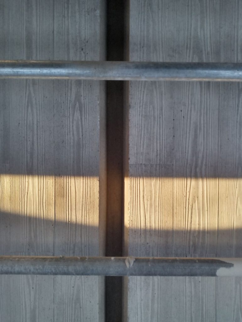 札幌　杉板、本実のコンクリート補修
